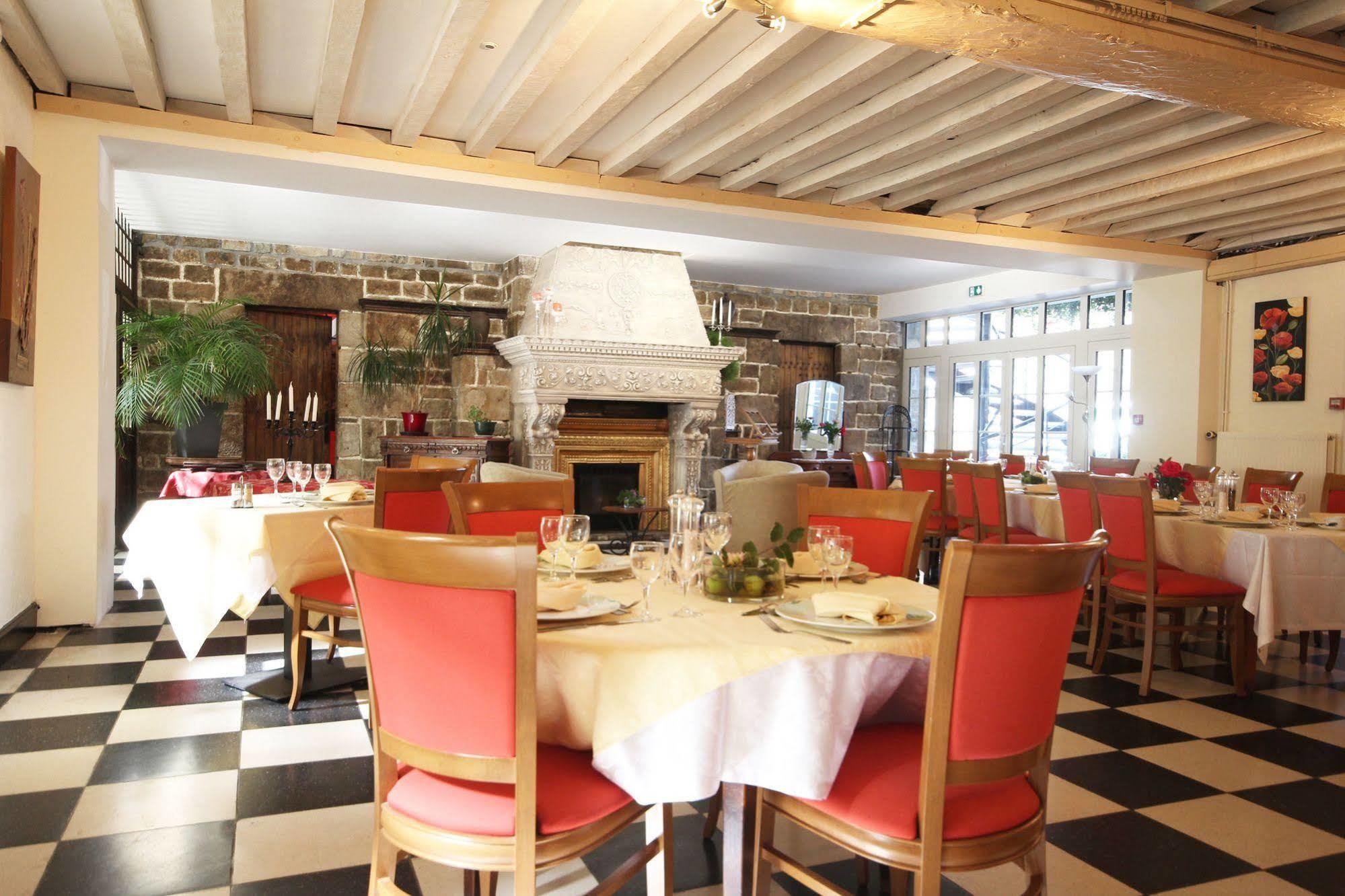 Logis Hotel De France Restaurant Grill Domfront  Bagian luar foto